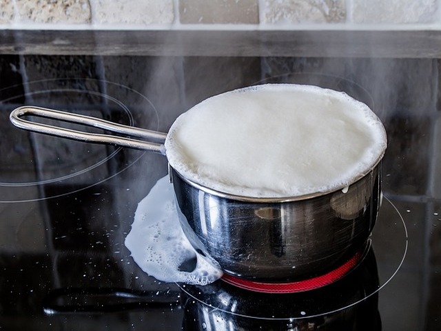 Milch kocht über